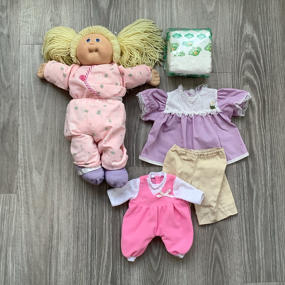 Vintage 1985 Cabbage Patch Kids girl blond doll Xavier Roberts collection stamp